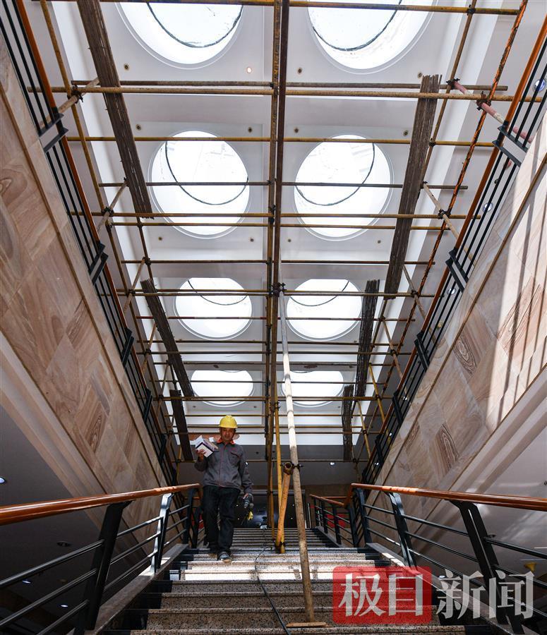 24米高空作業(yè)忙，武漢圖書館錐形玻璃頂即將煥新